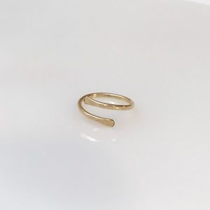14k gold filled hammered twisted ring size 6